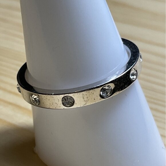 Silver Tone Band Ring With Clear Rhinestones Elegant Minimalist Jewelry - Picture 2 of 4